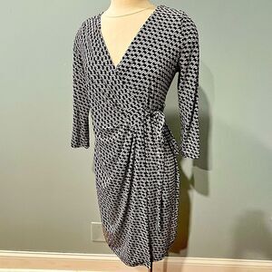 A Pea in the Pod Maternity Black & White Chainlink Print Wrap Dress Size Small